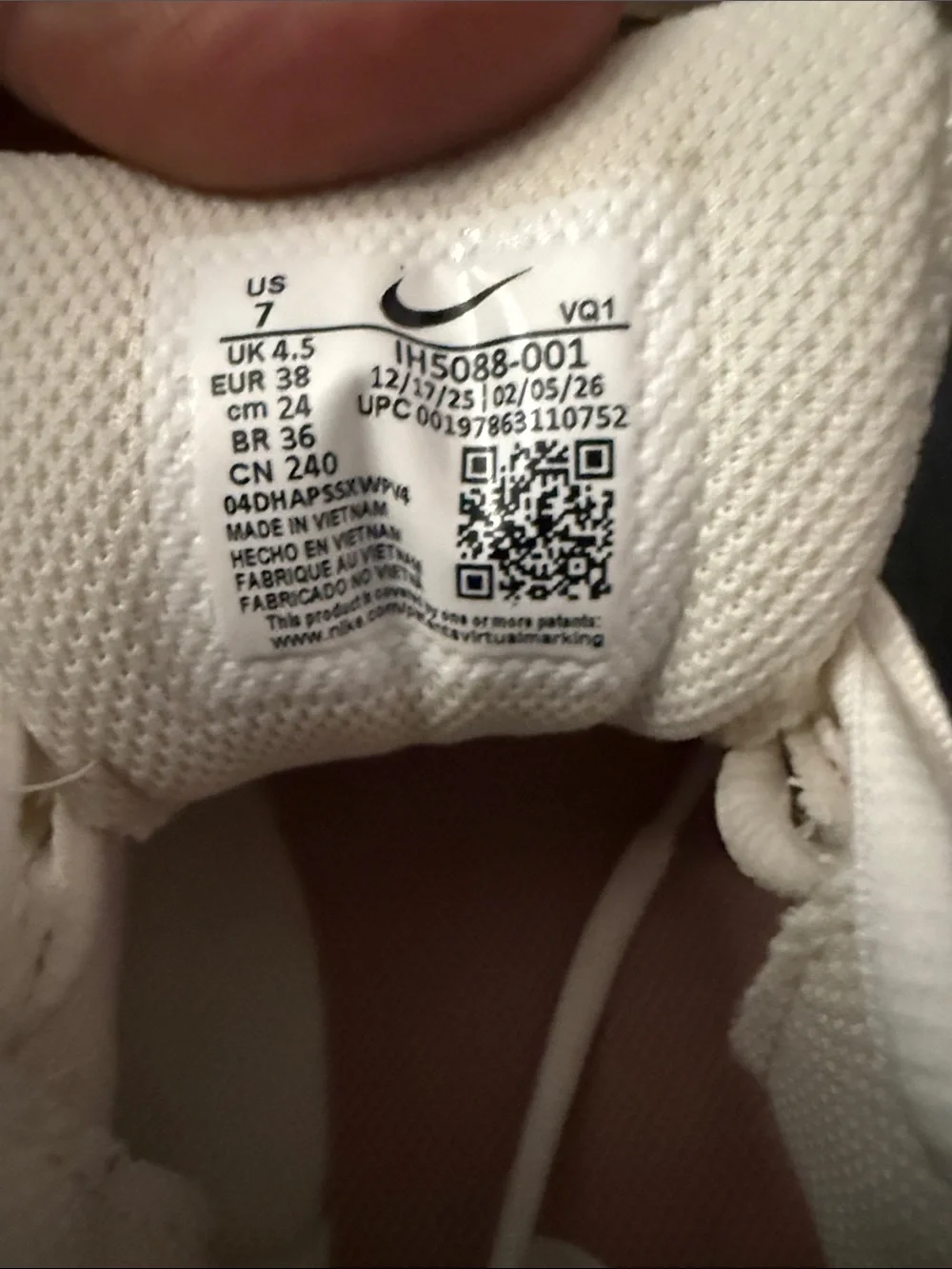 Nike Women’s Pale Pink and White Mesh Sneakers v4